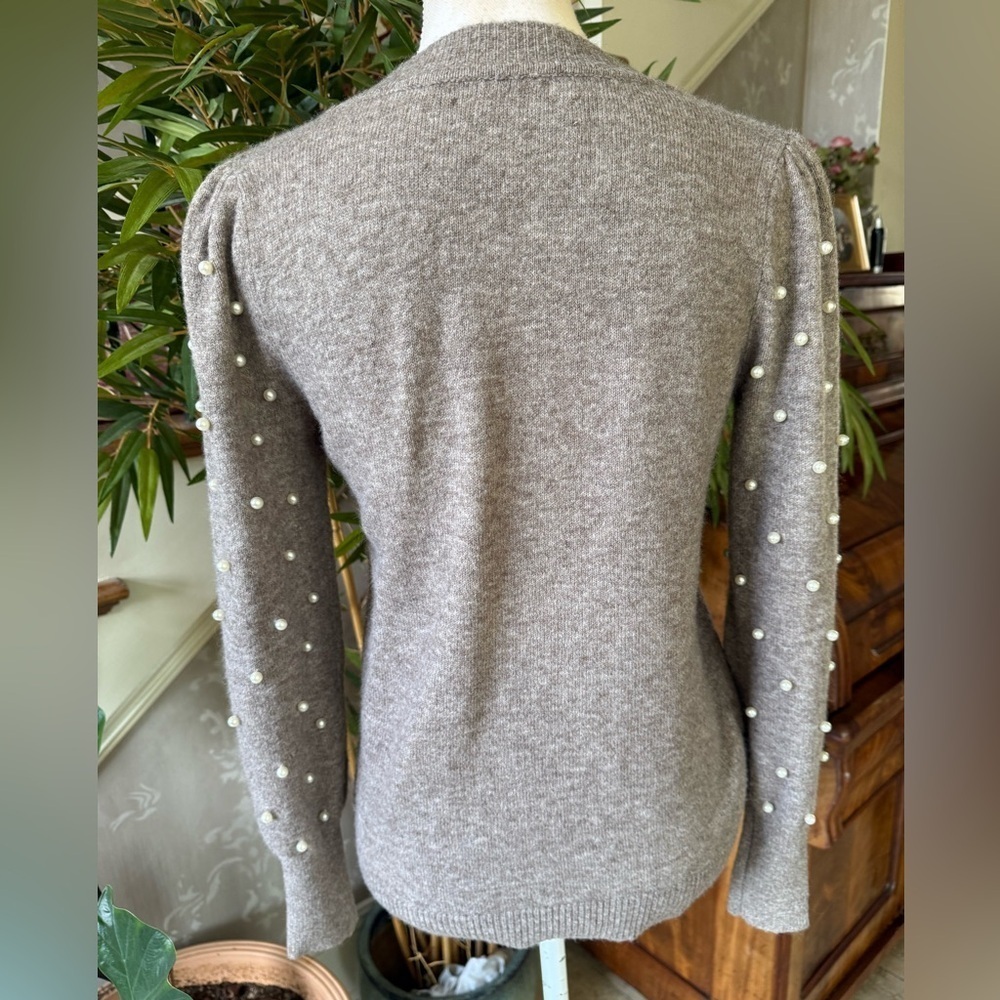 LOFT ladies gray with pearl accessory long sleeves sweater XS - Picture 10 of 14